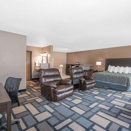 Days Inn By Wyndham Watertown Exterior photo