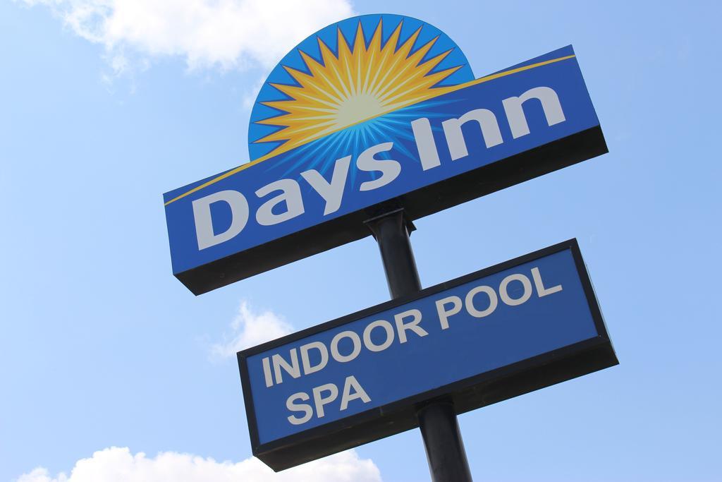 Days Inn By Wyndham Watertown Exterior photo