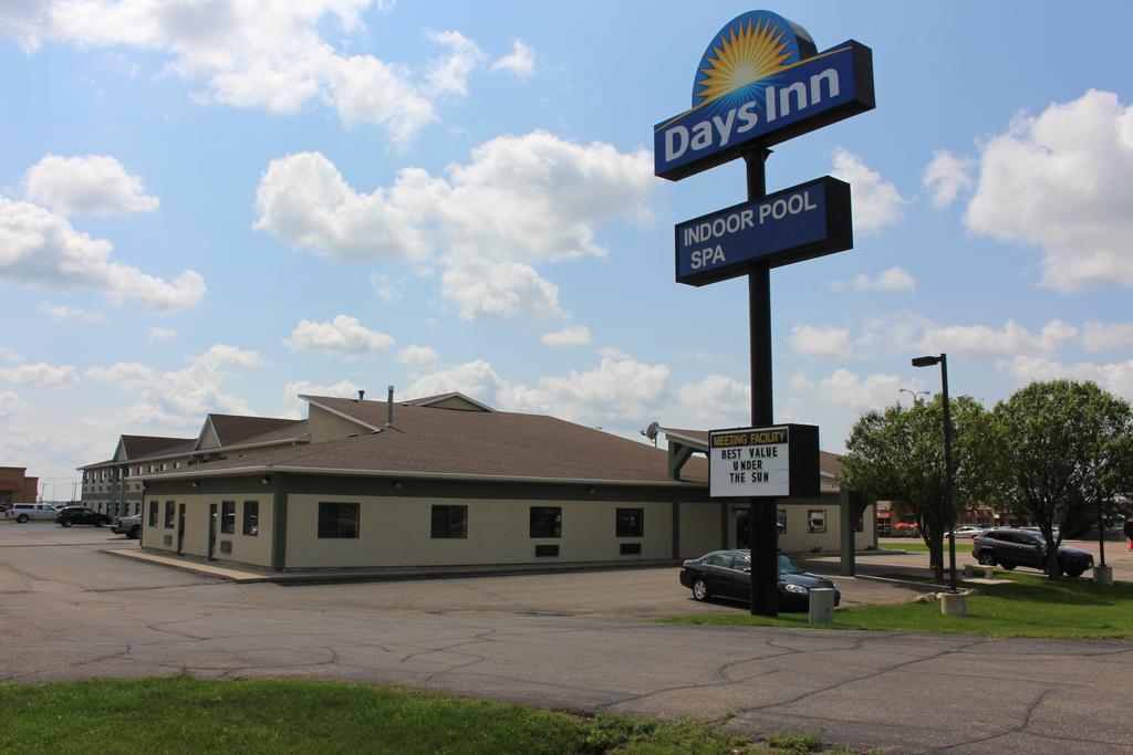 Days Inn By Wyndham Watertown Exterior photo