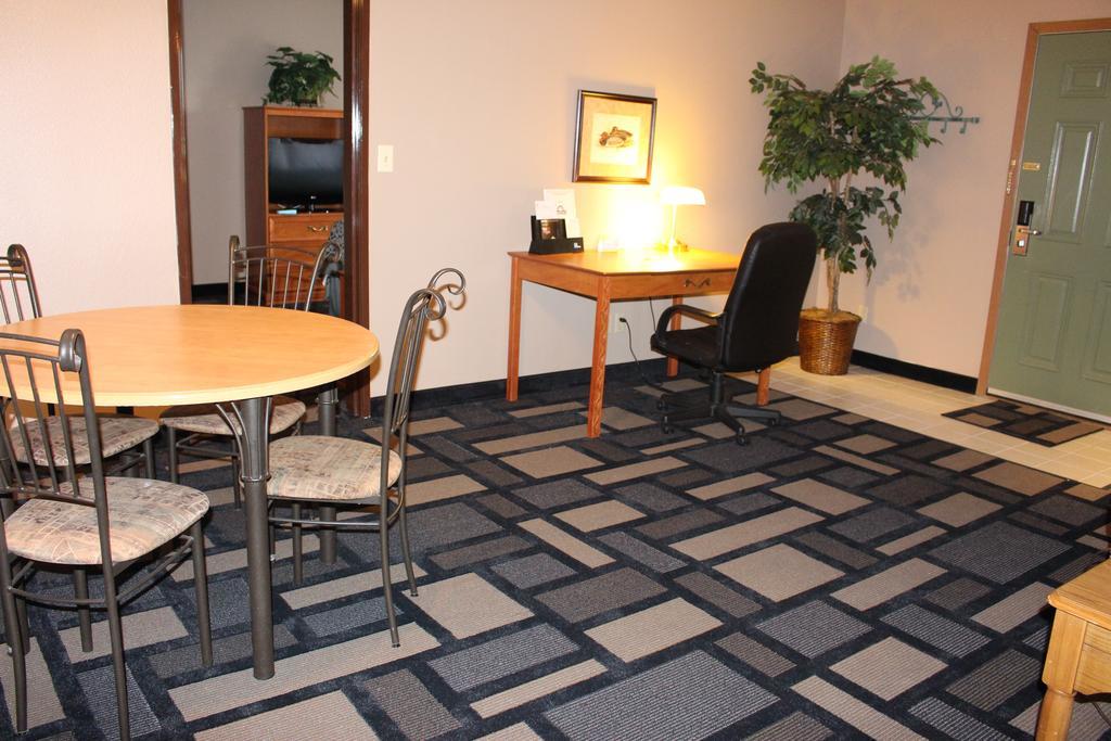 Days Inn By Wyndham Watertown Room photo