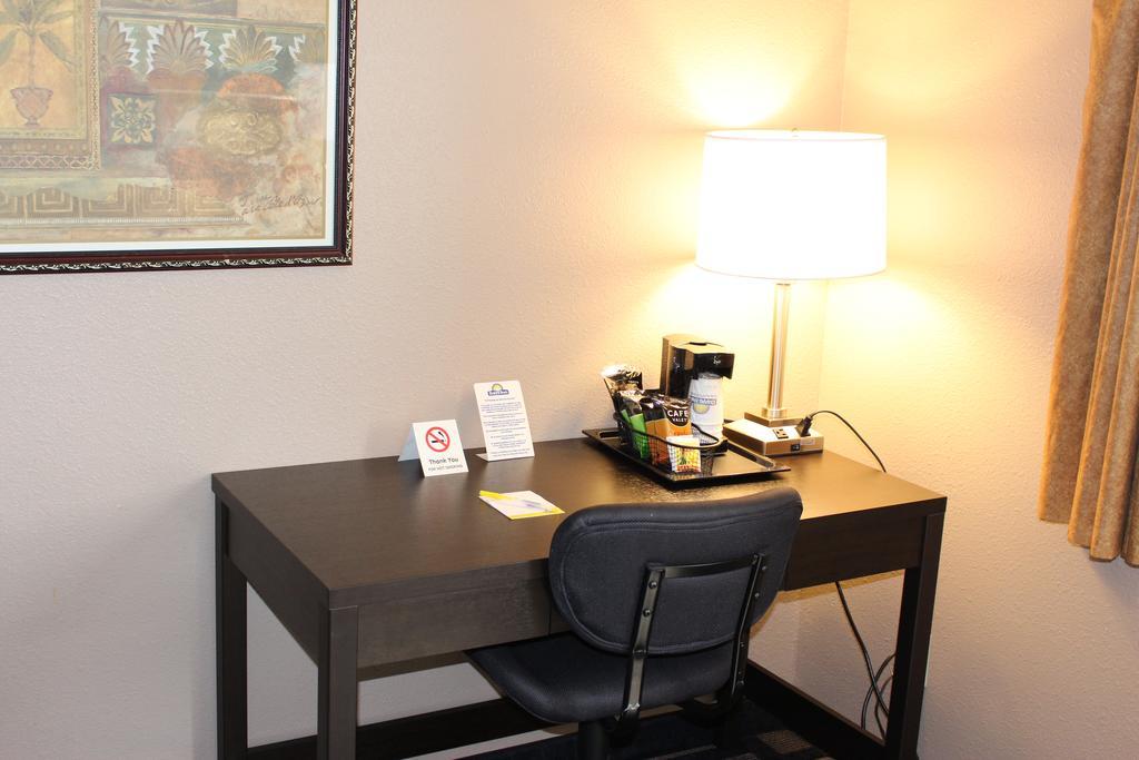 Days Inn By Wyndham Watertown Room photo