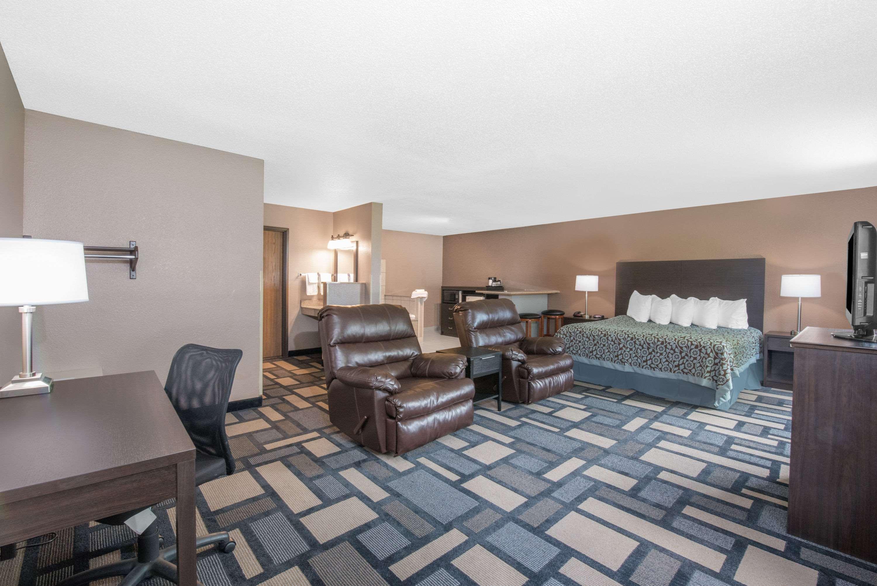 Days Inn By Wyndham Watertown Exterior photo