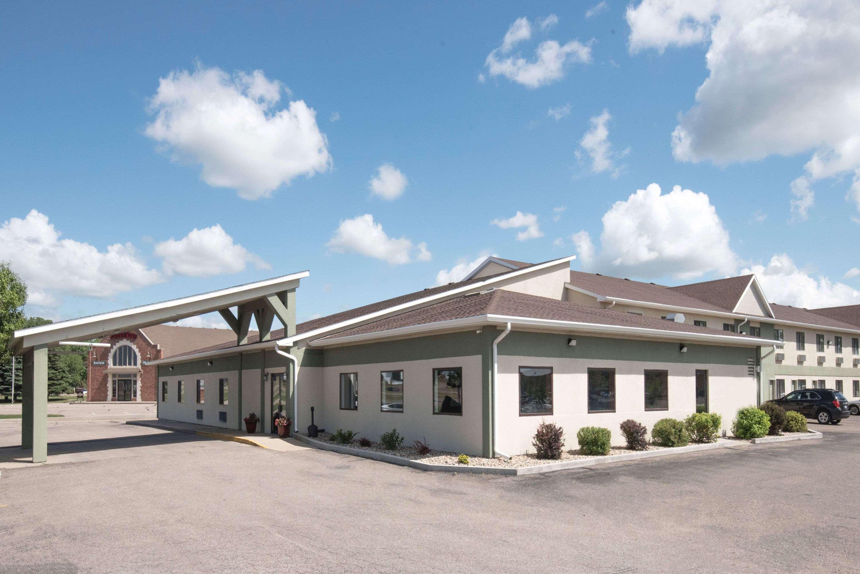 Days Inn By Wyndham Watertown Exterior photo